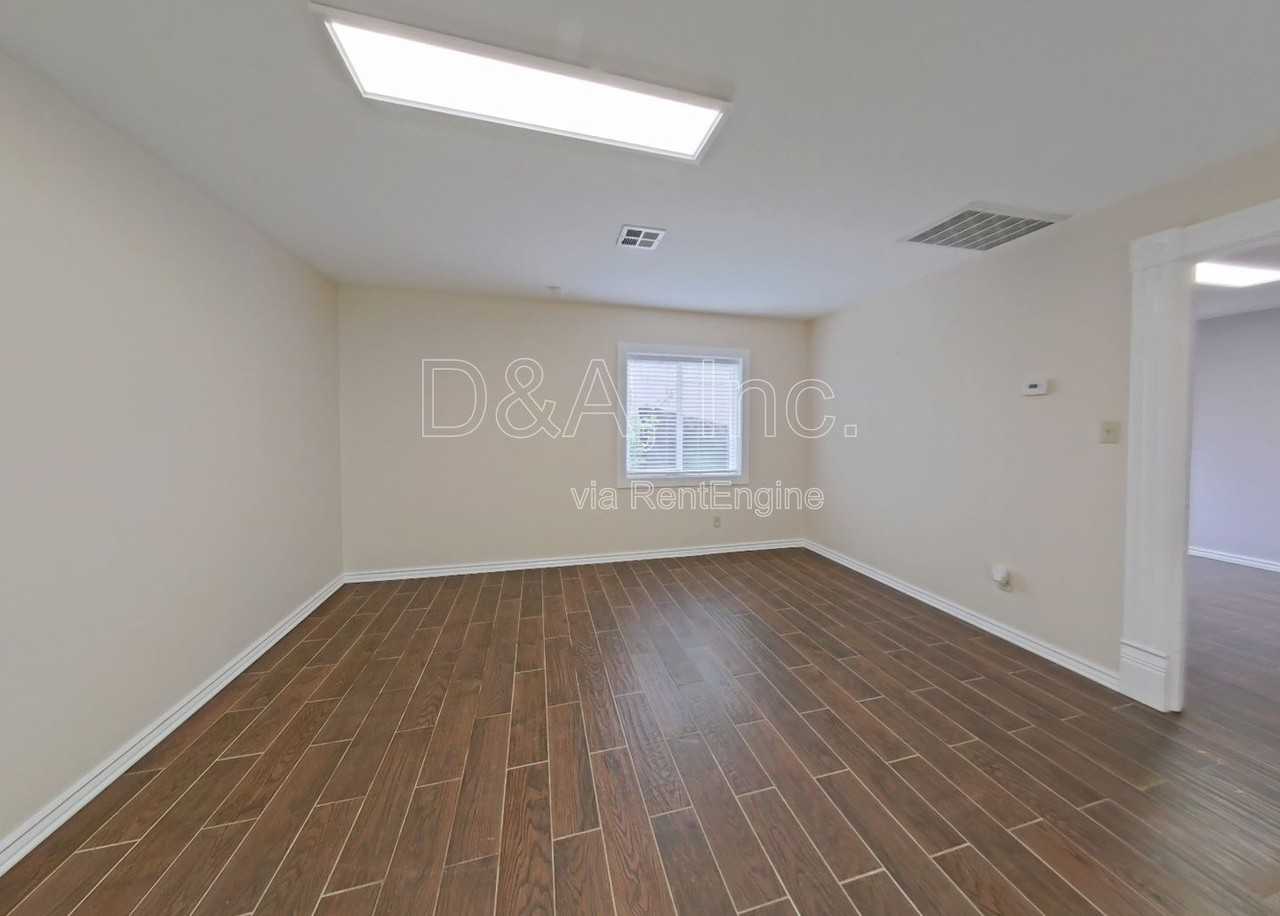 236 Nw Walker Ln #B - Photo 5 of 14