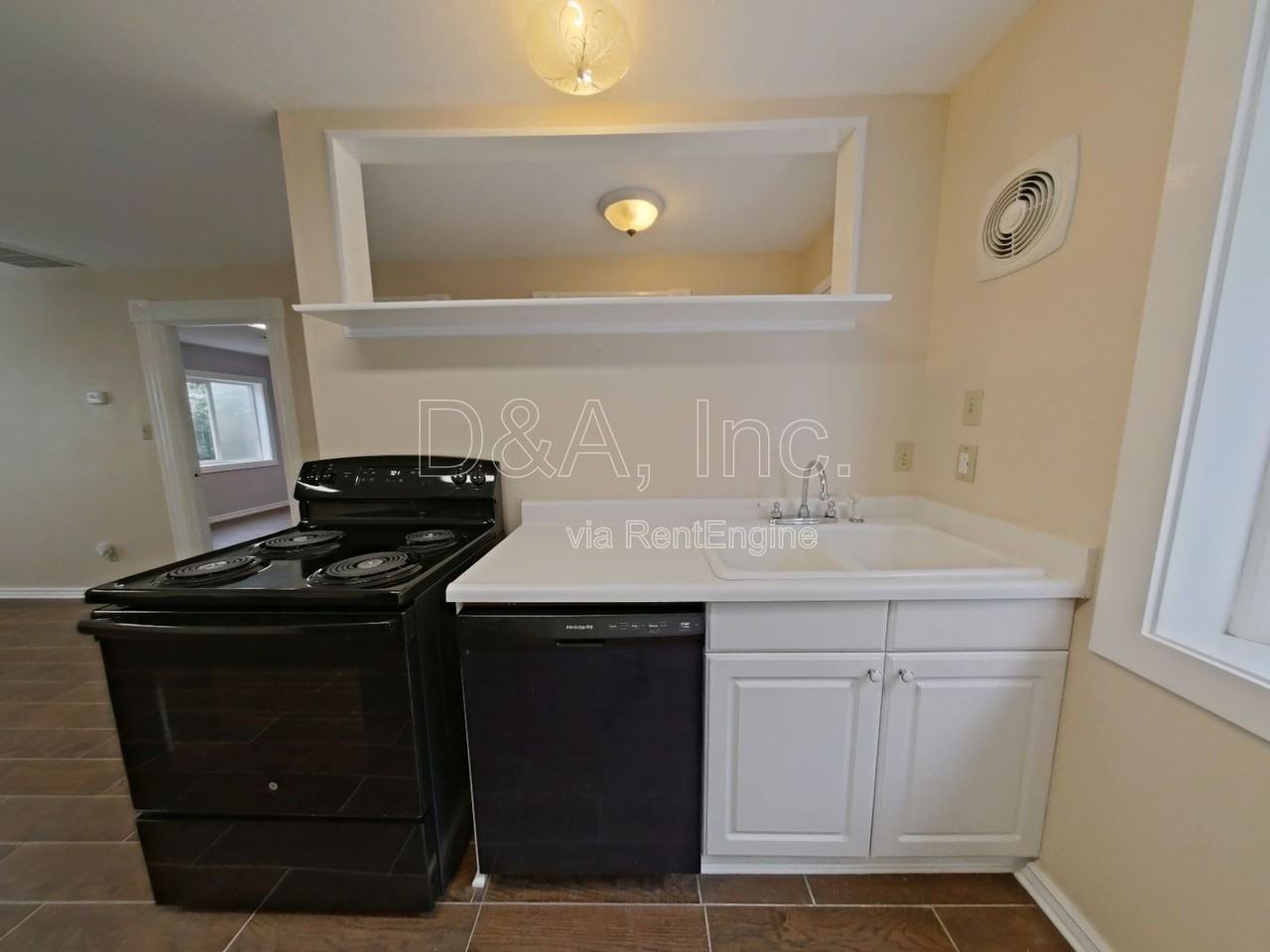 236 Nw Walker Ln #B - Photo 7 of 14