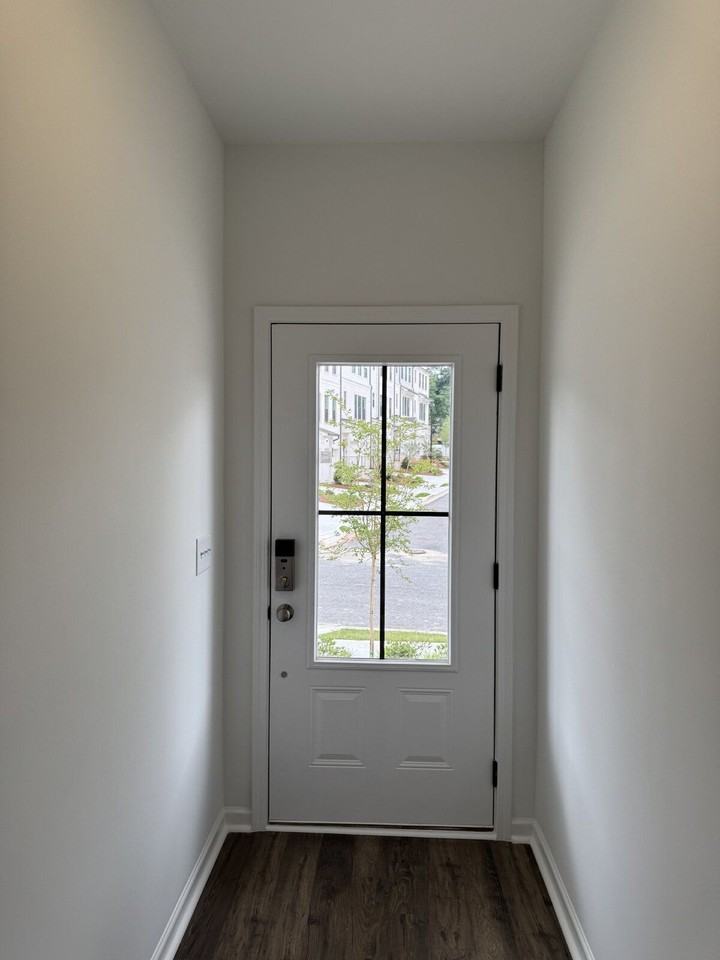 2837 Rosehall Way - Photo 4 of 45
