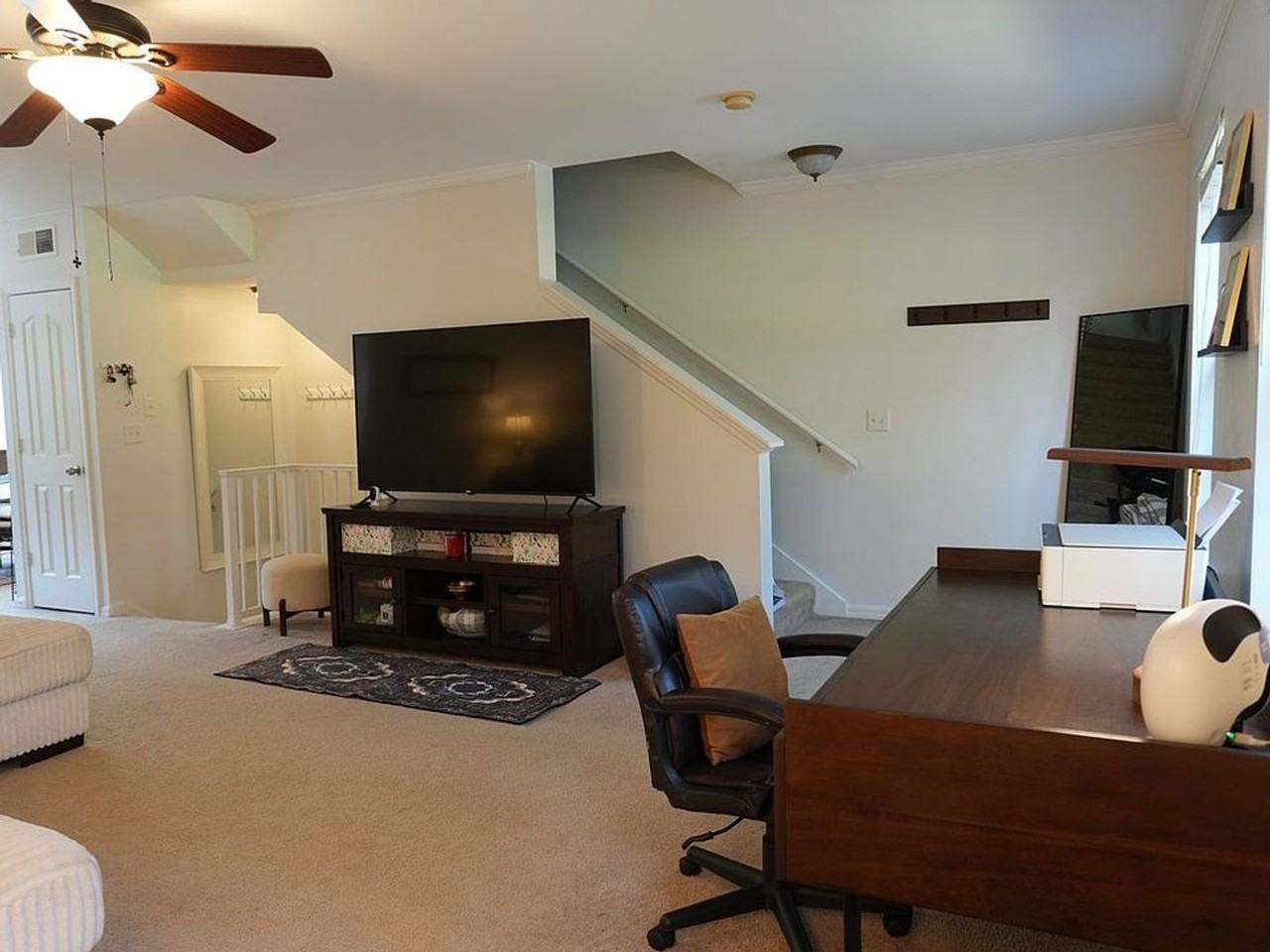 1004 Waterside Dr - Photo 2 of 47