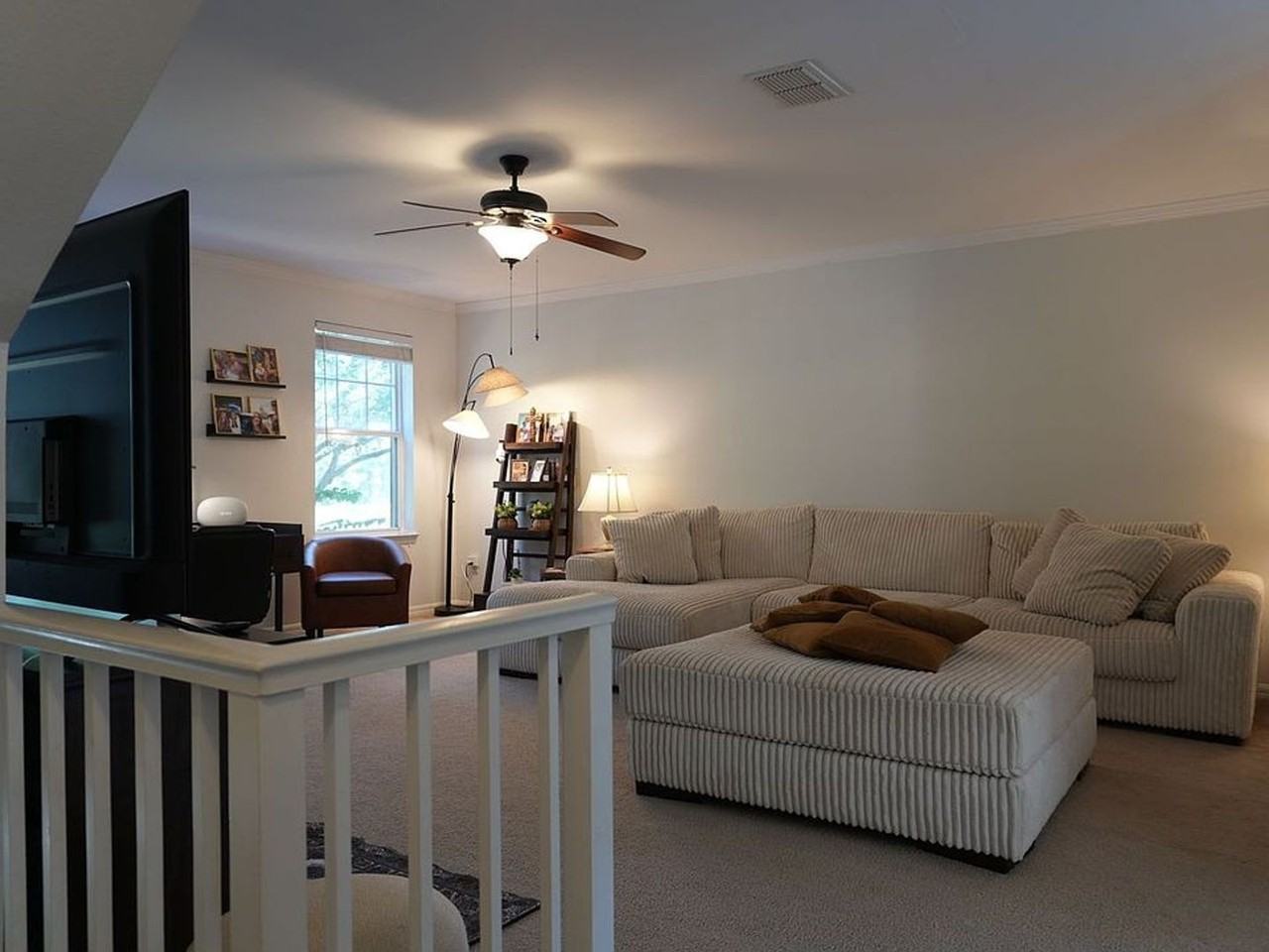 1004 Waterside Dr - Photo 4 of 47