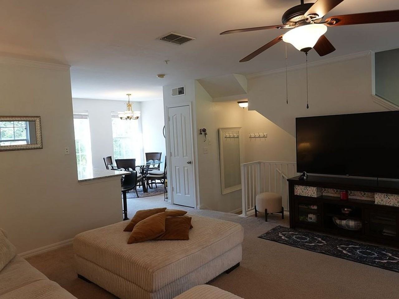1004 Waterside Dr - Photo 6 of 47
