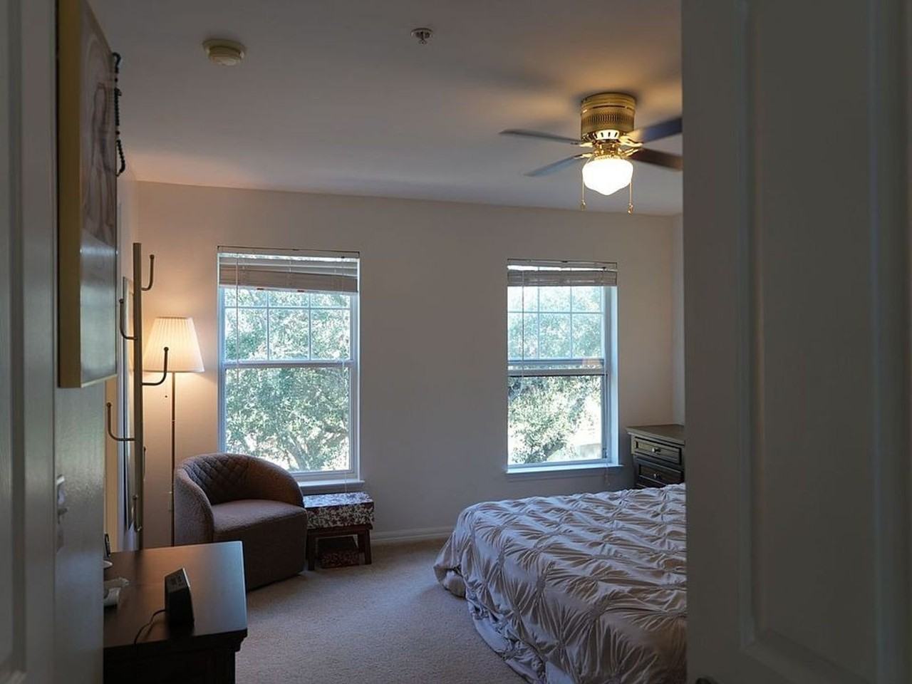 1004 Waterside Dr - Photo 7 of 47