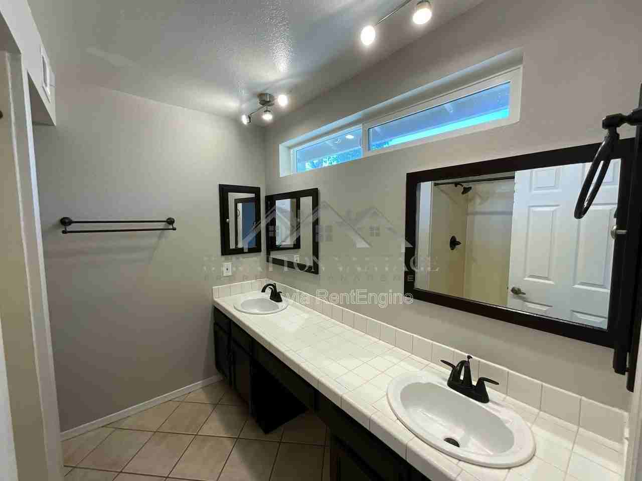 904 W Plata Ave - Photo 4 of 27