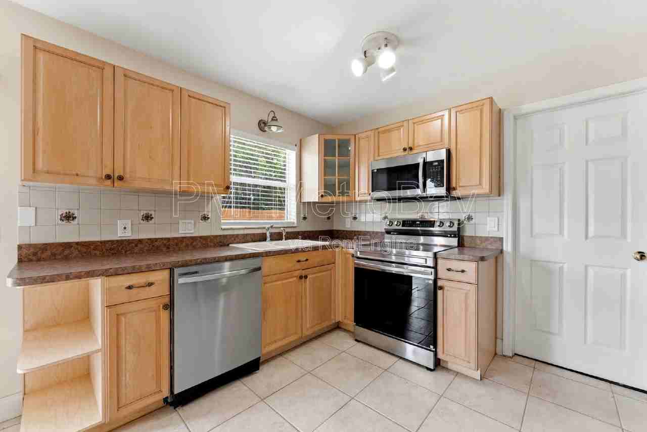 6406 Axelrod Rd - Photo 7 of 45
