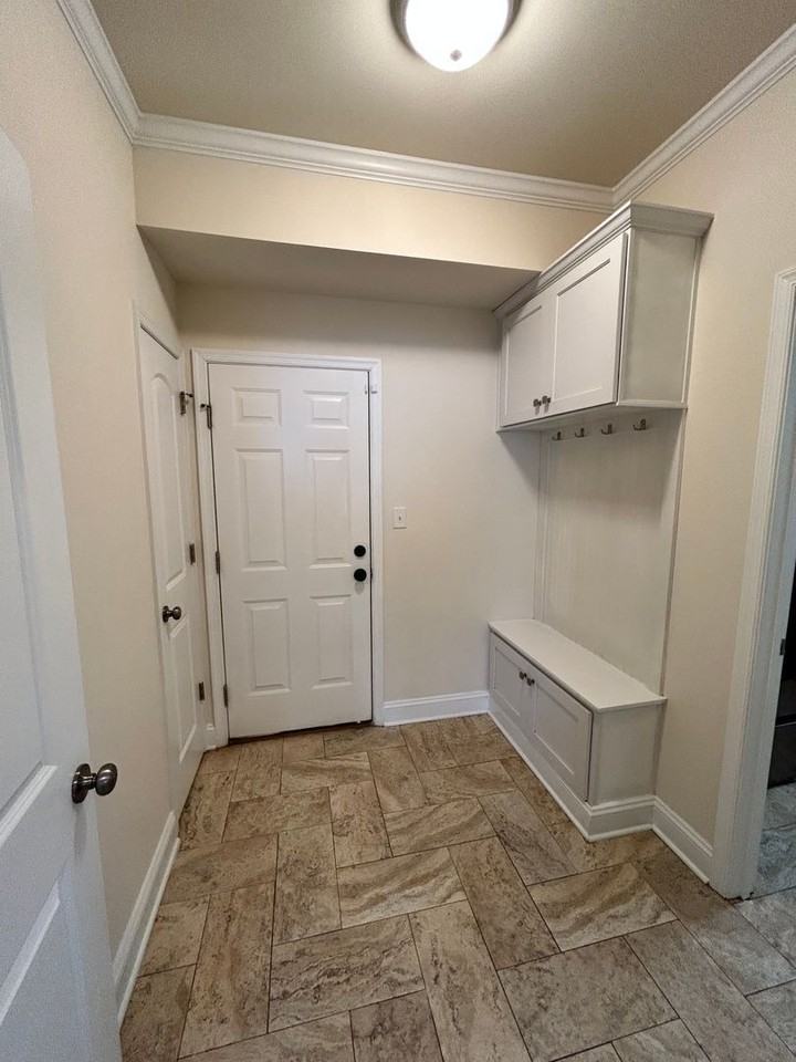 4901 Warwick Rd - Photo 5 of 36