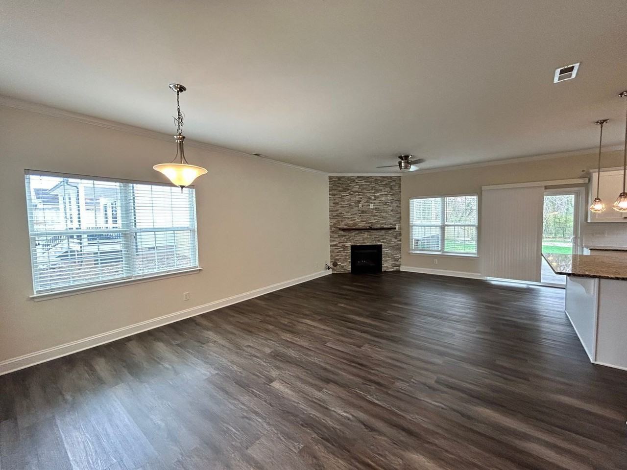 4901 Warwick Rd - Photo 6 of 36