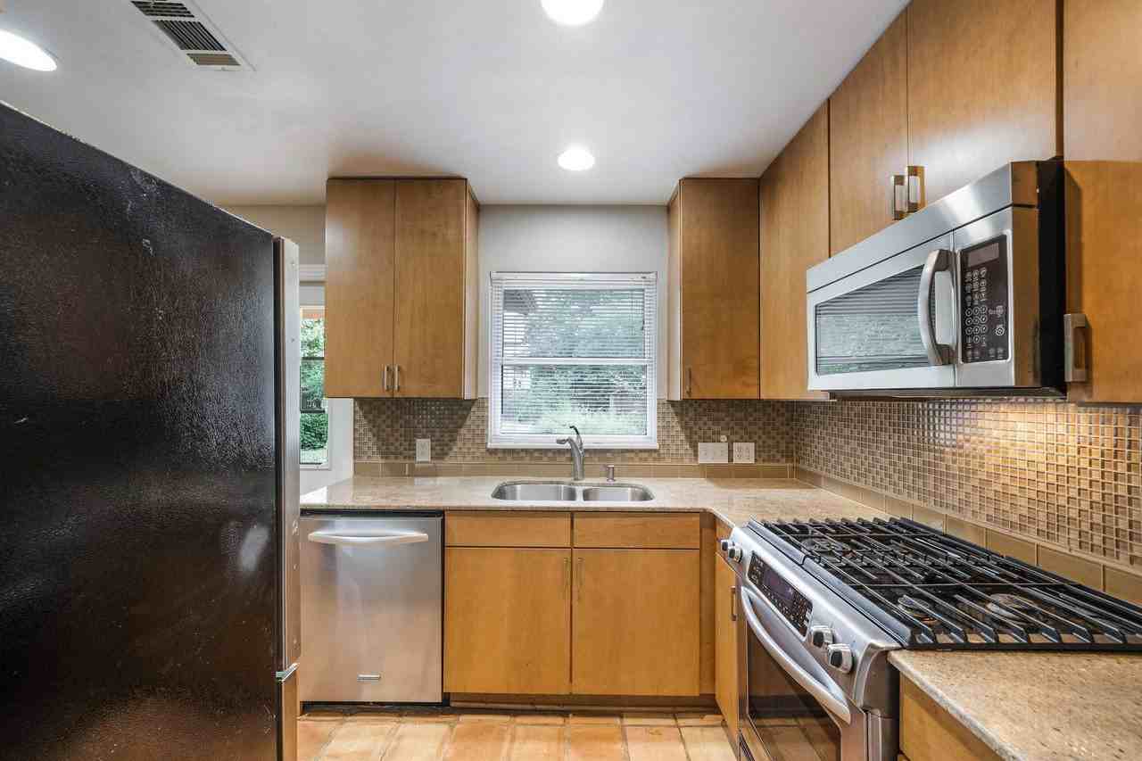 1910 W Saint Johns Ave - Photo 2 of 50