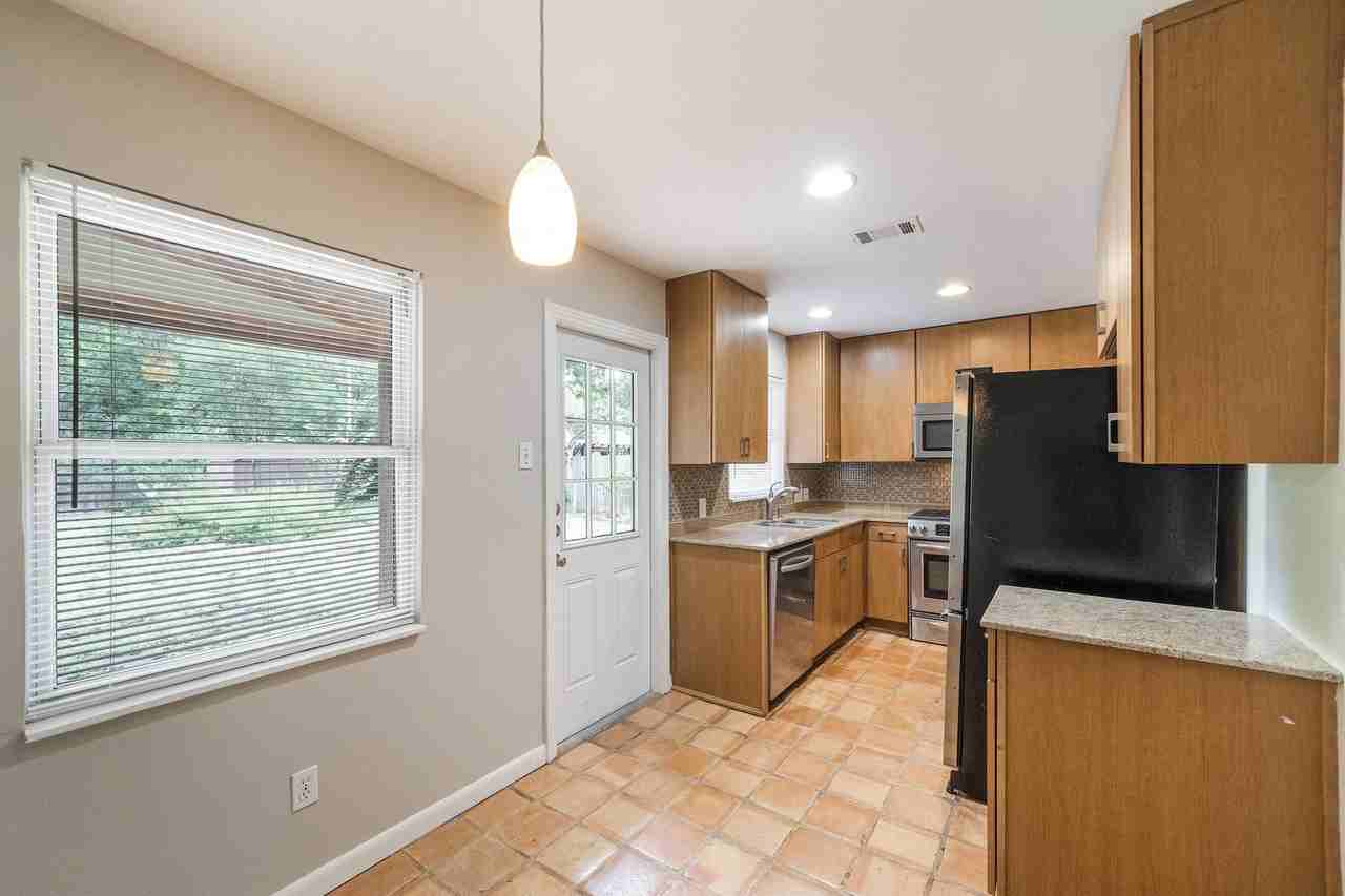 1910 W Saint Johns Ave - Photo 3 of 50