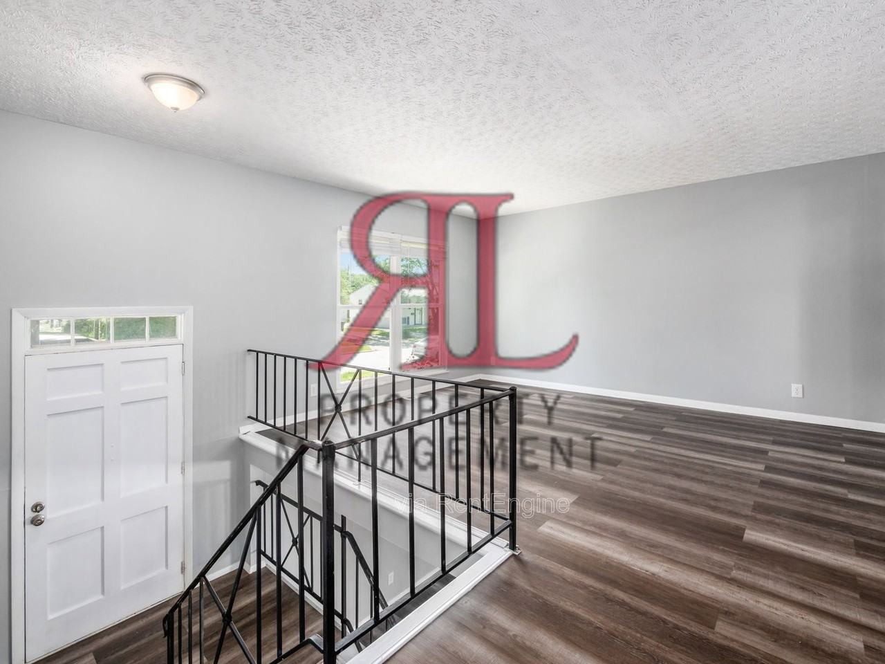 363 Regents Rd - Photo 4 of 38