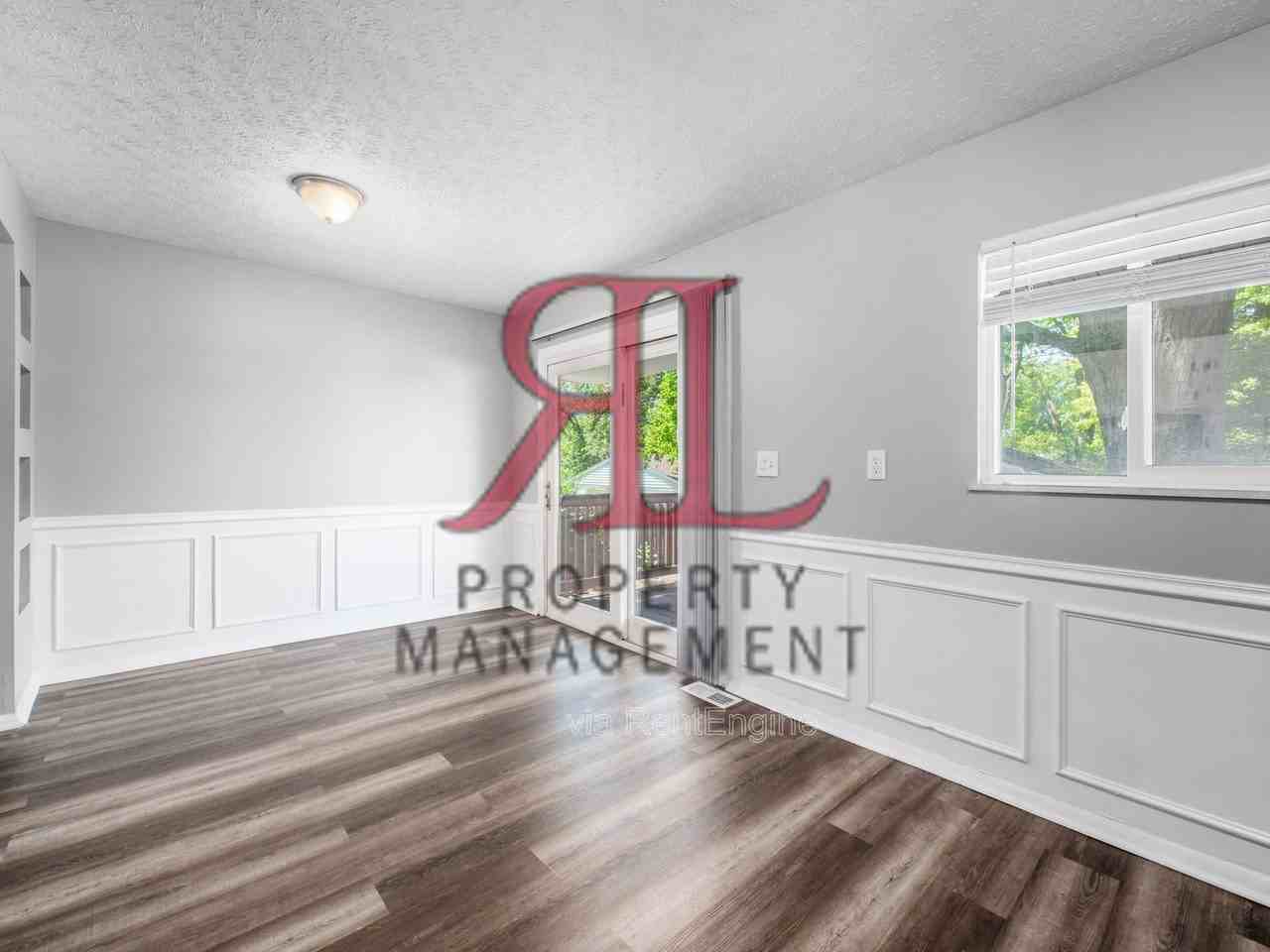 363 Regents Rd - Photo 7 of 38