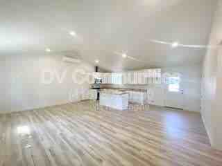 1246 Hughes St - Photo 3 of 21