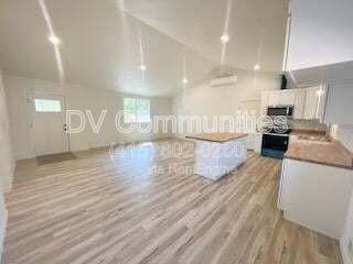 1246 Hughes St - Photo 4 of 21