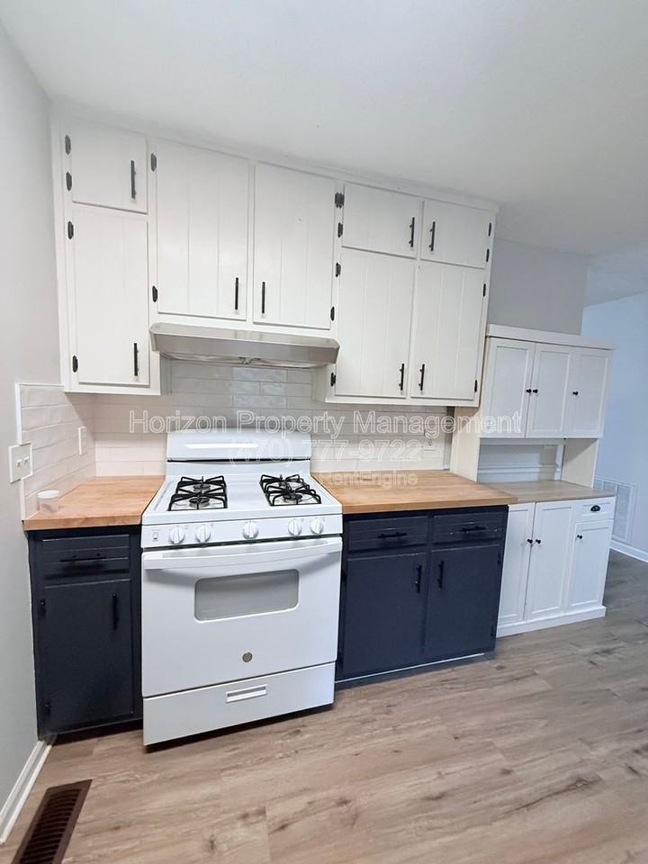 4433 Sardis Dr - Photo 3 of 18