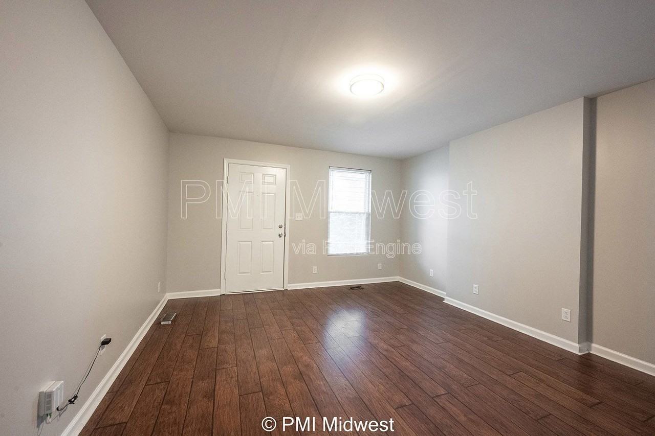 1439 S East St - Photo 3 of 32