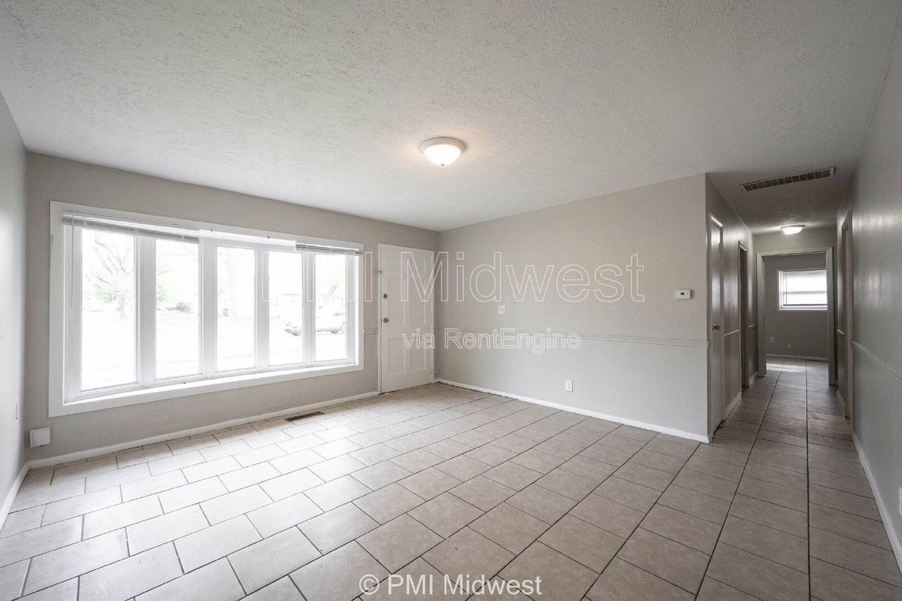 5925 Sunwood Dr - Photo 3 of 27