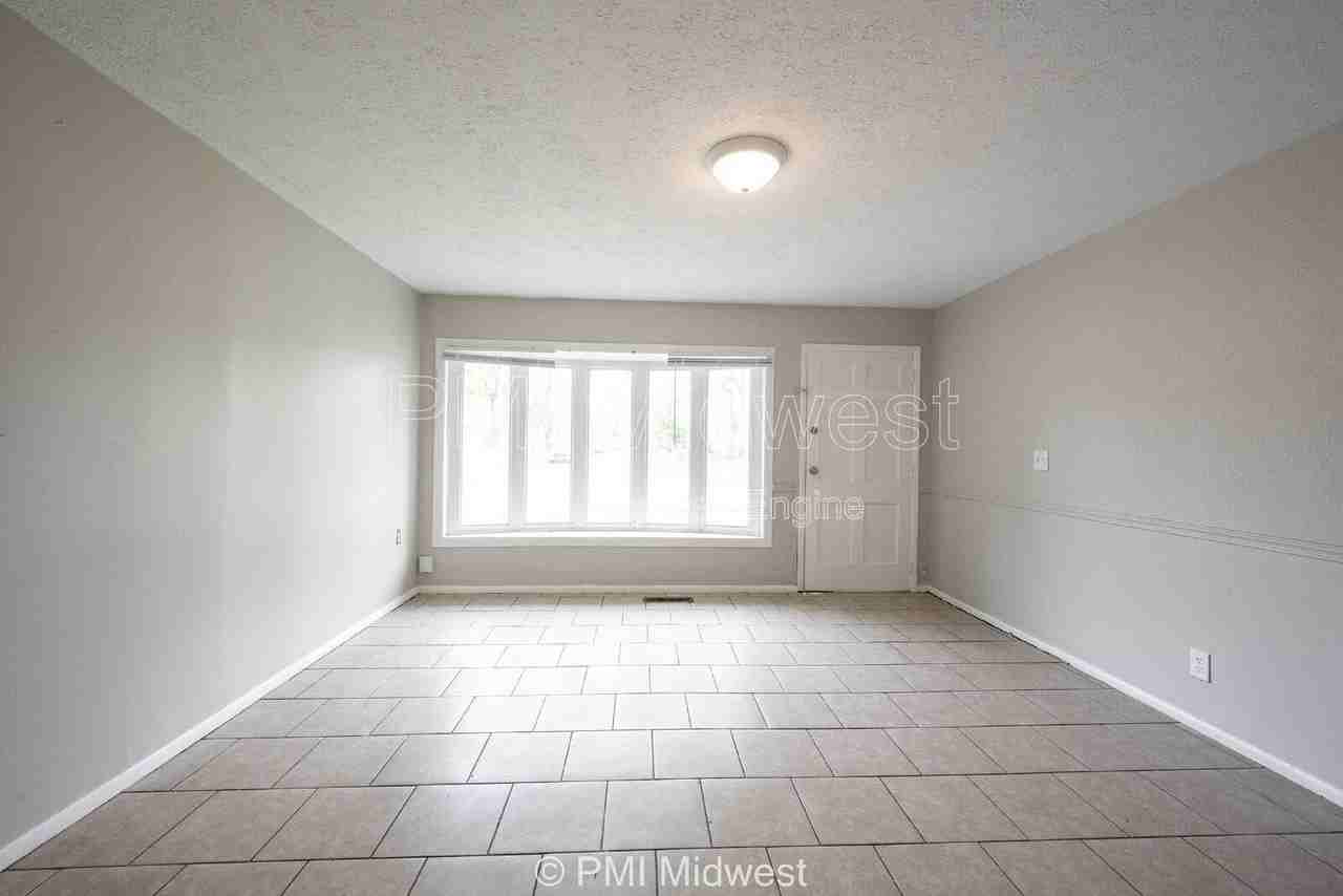 5925 Sunwood Dr - Photo 4 of 27