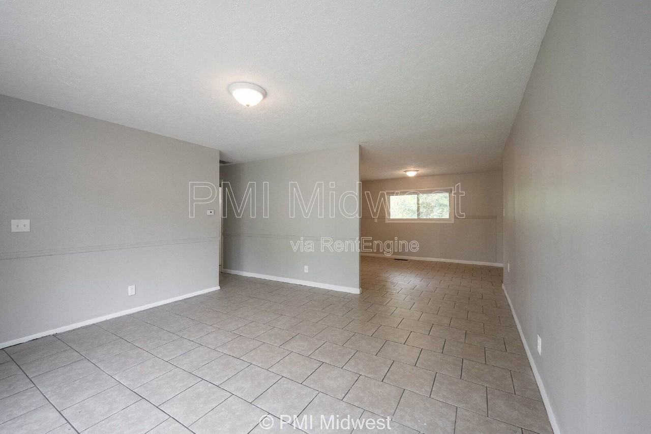 5925 Sunwood Dr - Photo 5 of 27