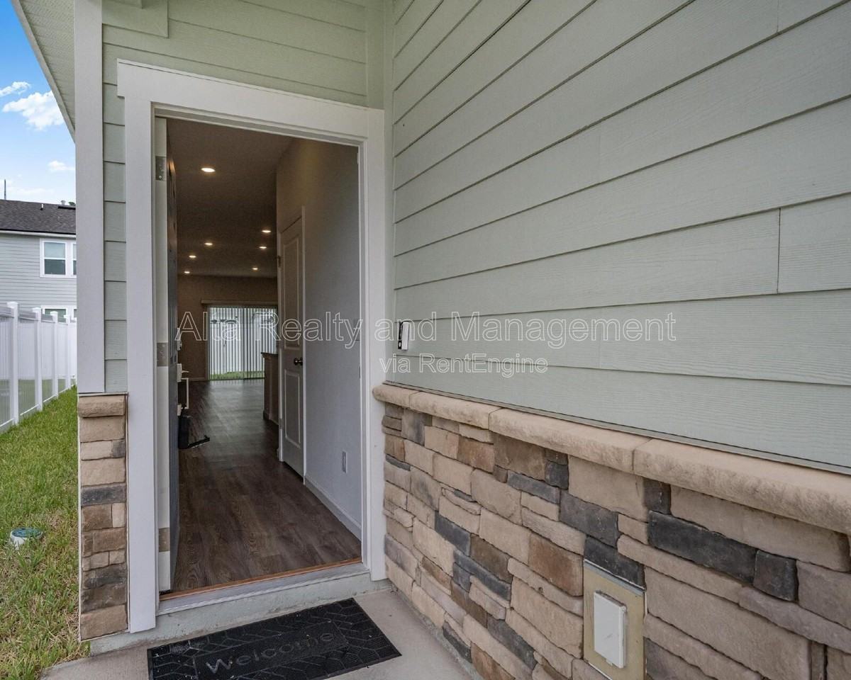 14757 Cashew Ave - Photo 7 of 50