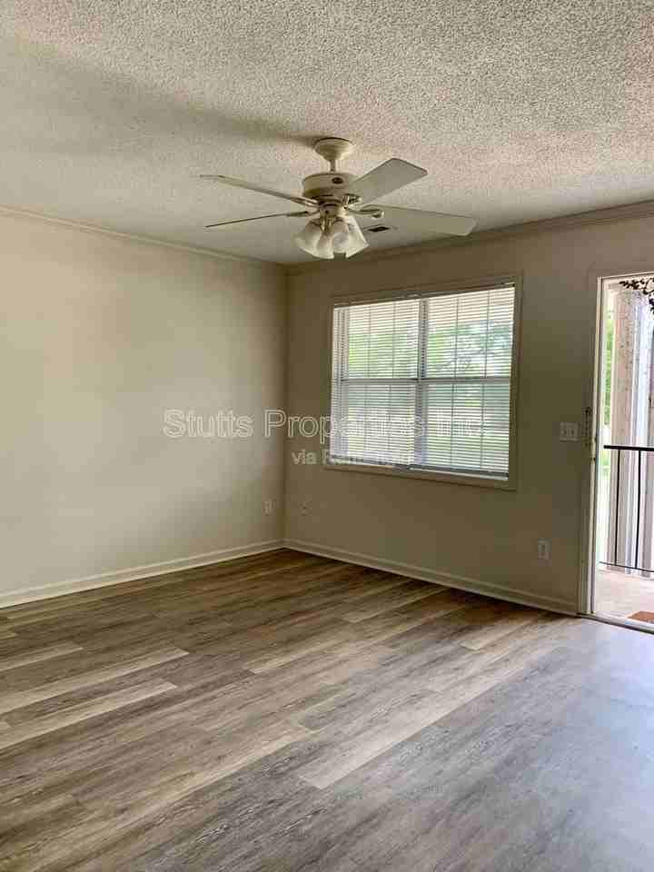321 W Irvine Ave #F - Photo 2 of 7