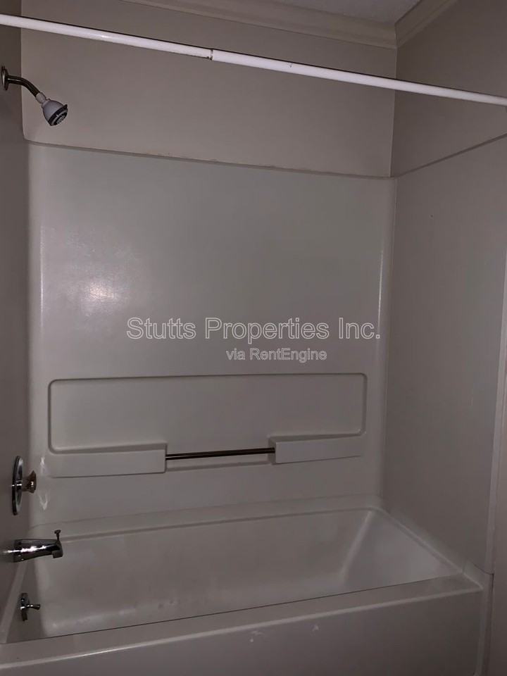 321 W Irvine Ave #F - Photo 4 of 7
