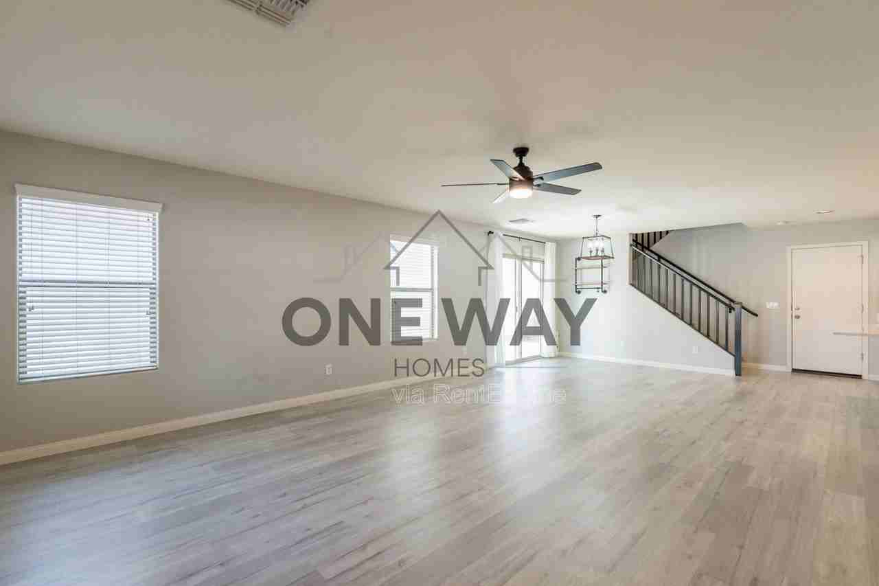 1057 S Deerfield Ln - Photo 5 of 44