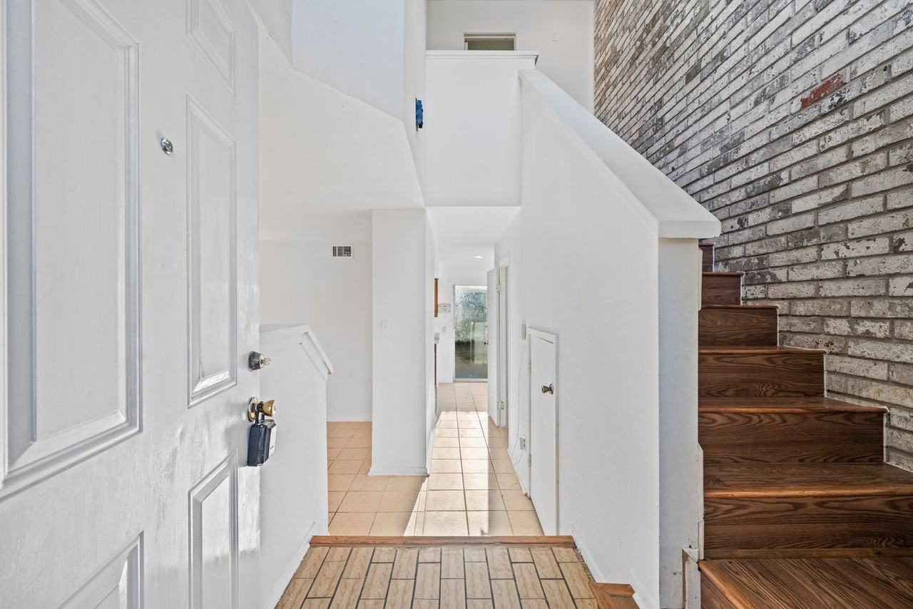 6463 Cambridge Glen Ln - Photo 4 of 25