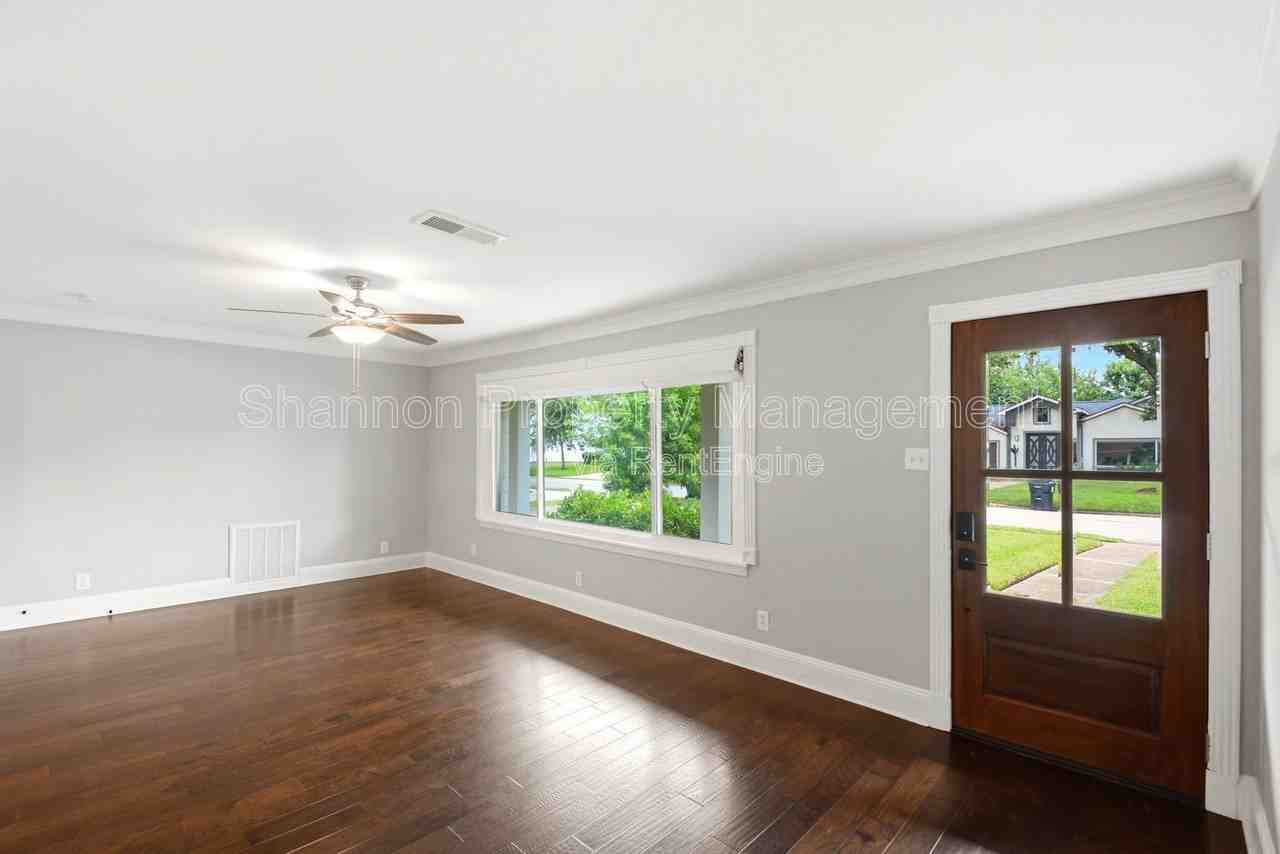 2207 Saxon Dr - Photo 6 of 38