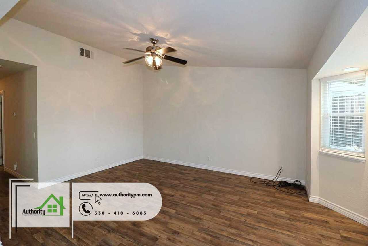 808 Springer Dr - Photo 2 of 18