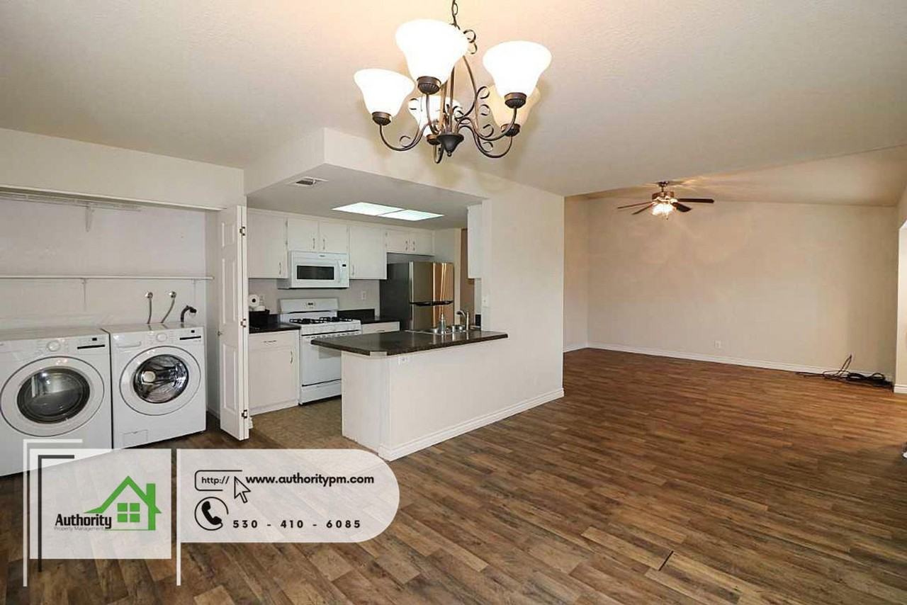 808 Springer Dr - Photo 4 of 18