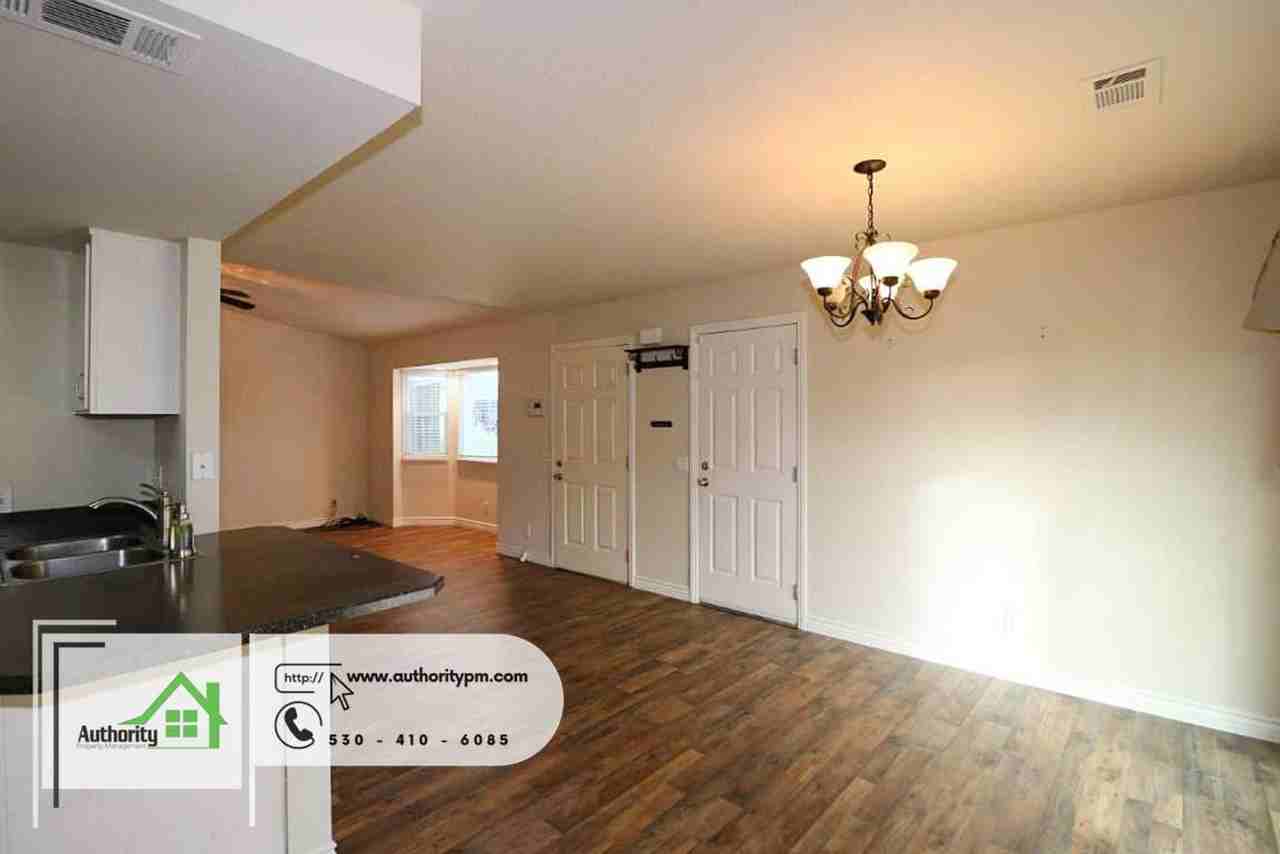 808 Springer Dr - Photo 5 of 18