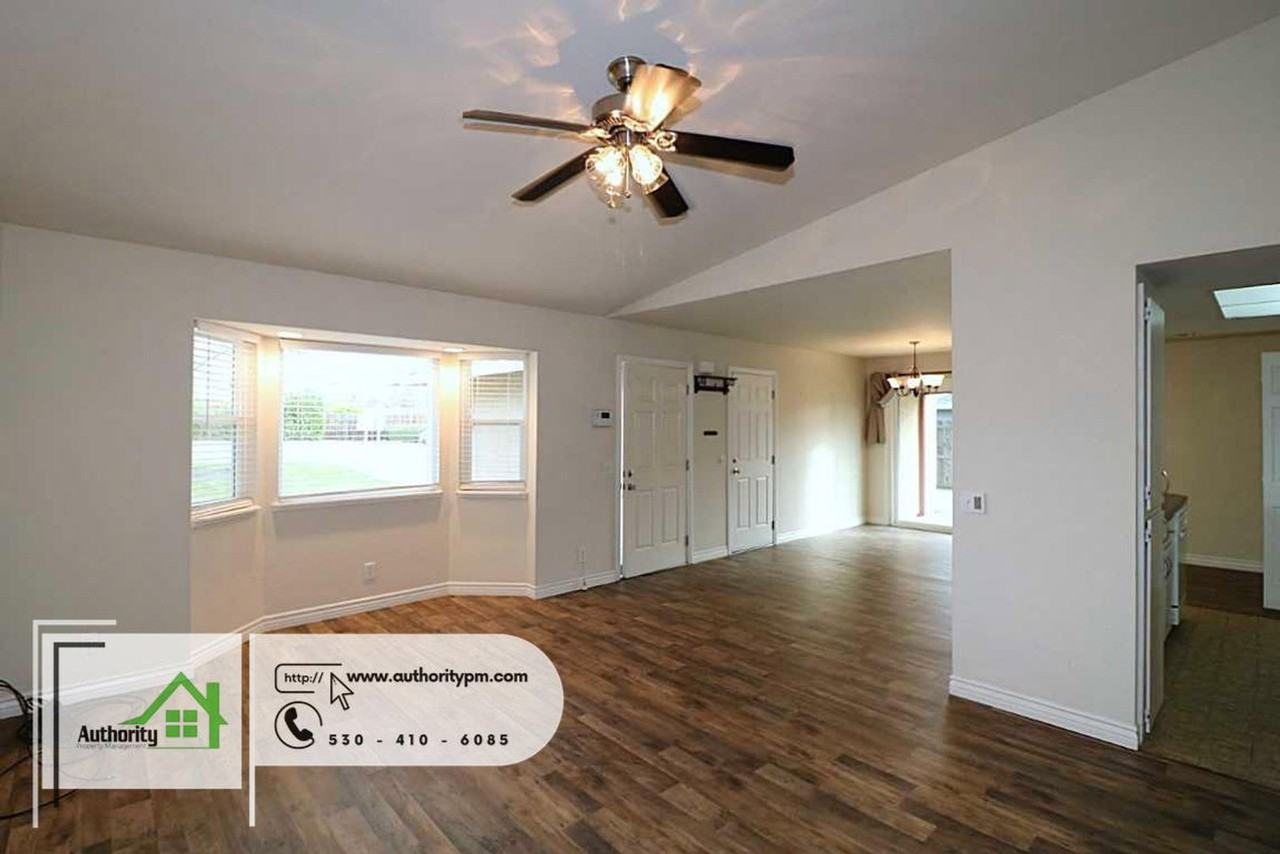 808 Springer Dr - Photo 6 of 18