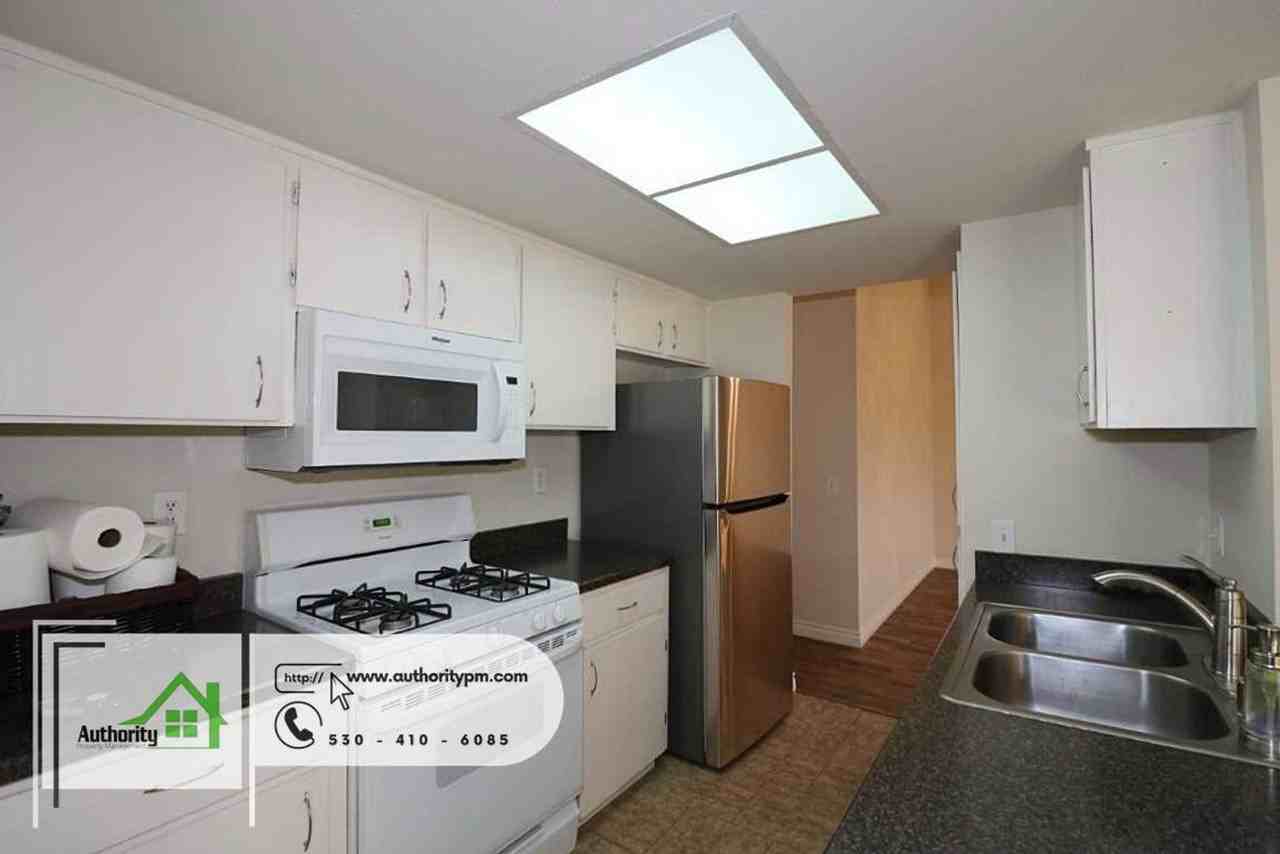808 Springer Dr - Photo 7 of 18