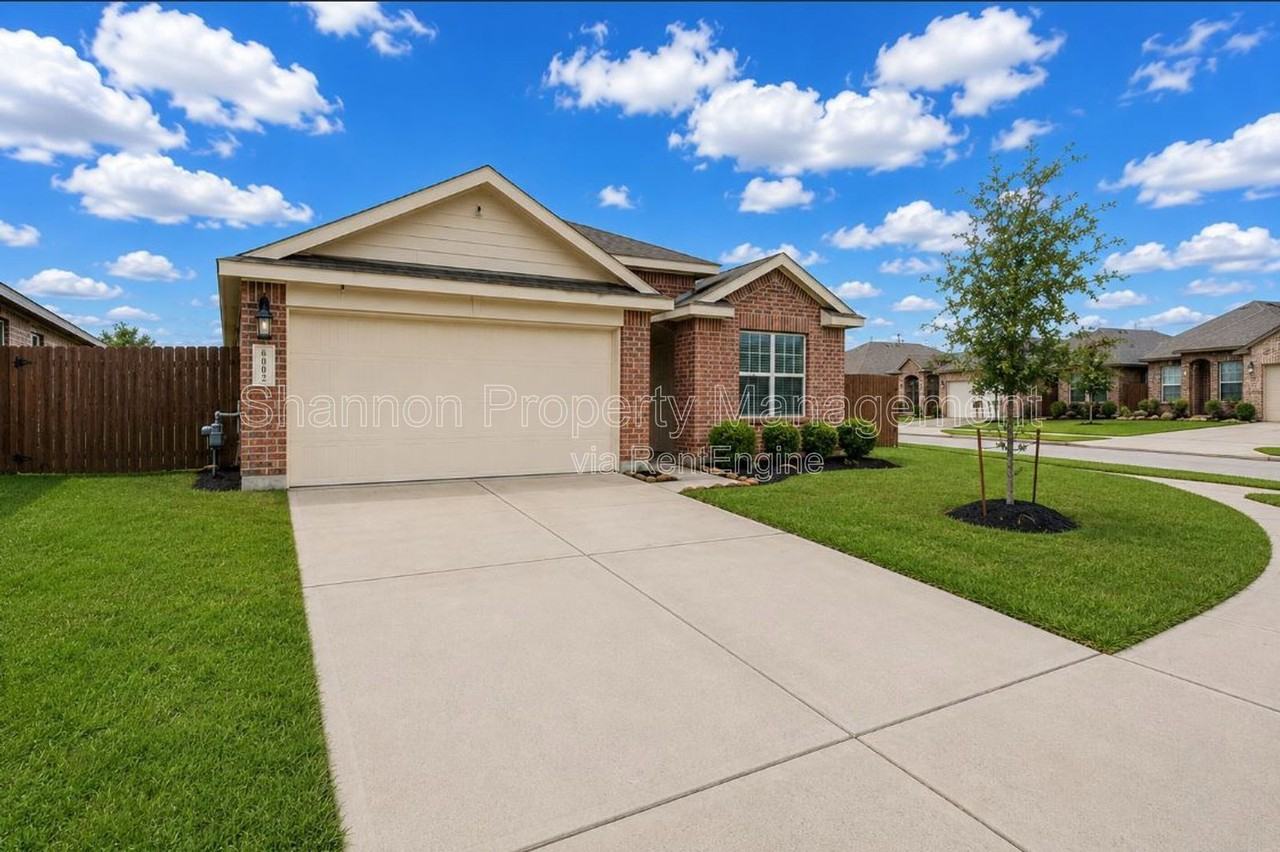 8002 Carillon Way - Photo 2 of 30