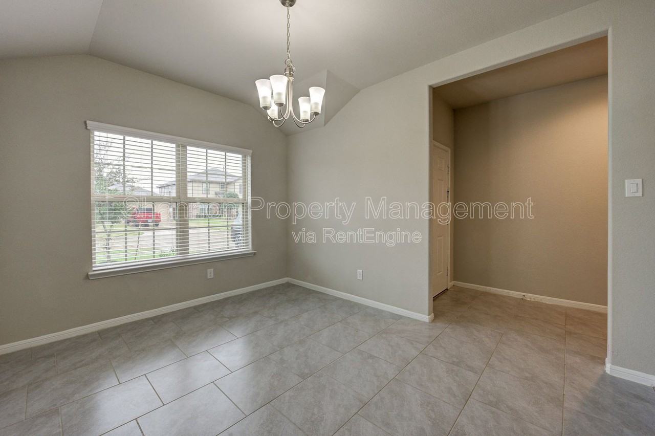 8002 Carillon Way - Photo 3 of 30