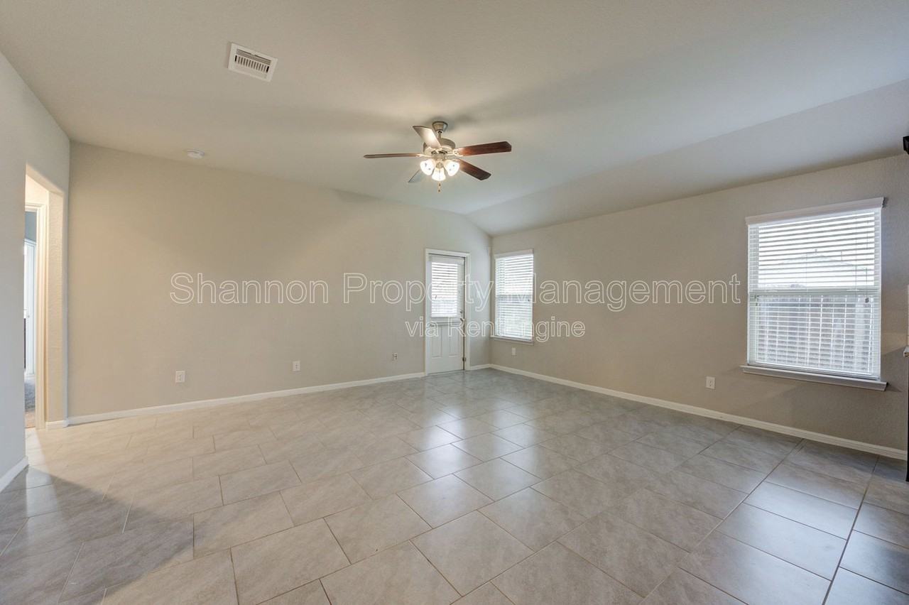 8002 Carillon Way - Photo 5 of 30