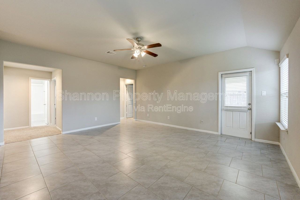 8002 Carillon Way - Photo 6 of 30