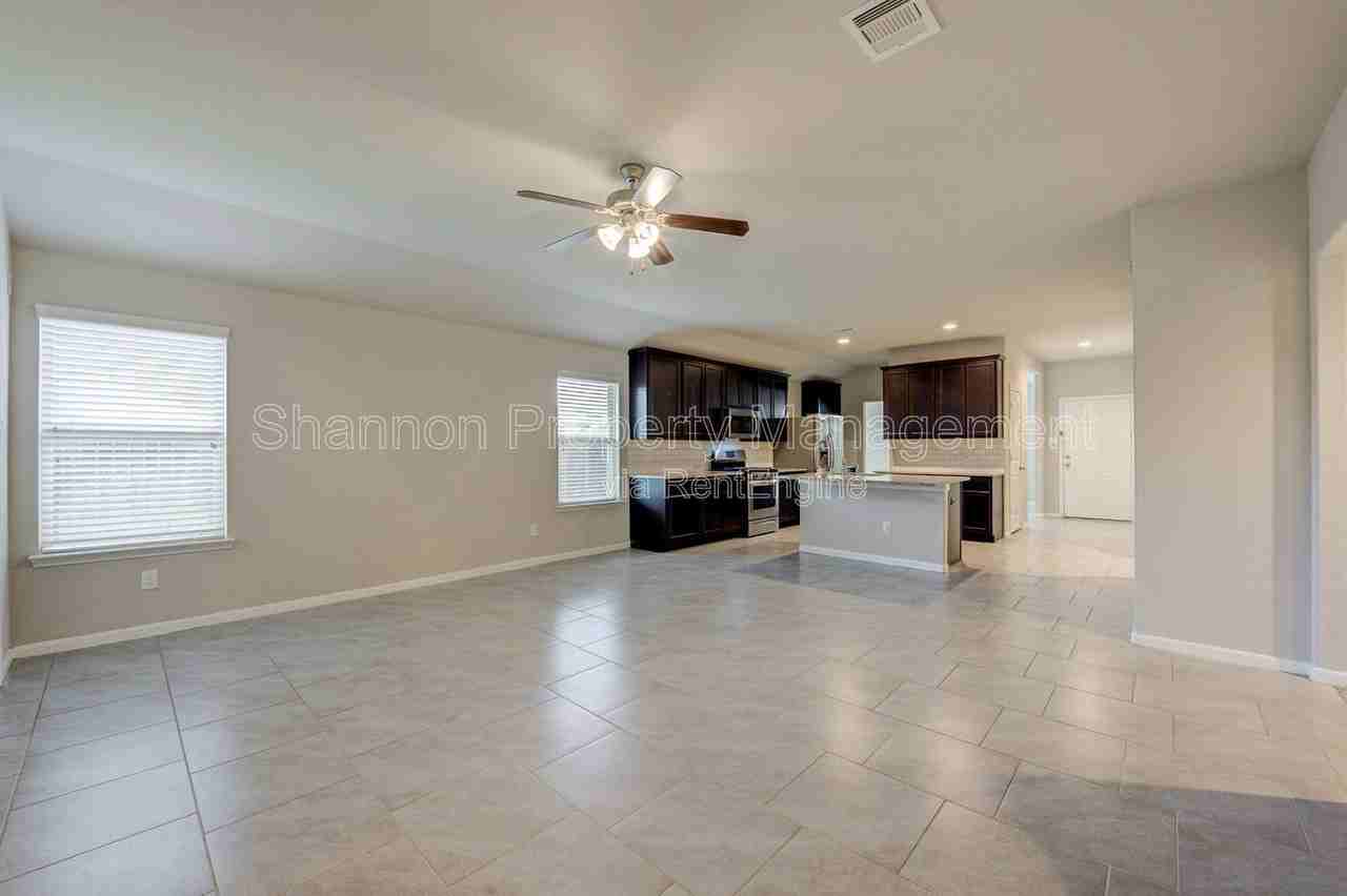 8002 Carillon Way - Photo 7 of 30