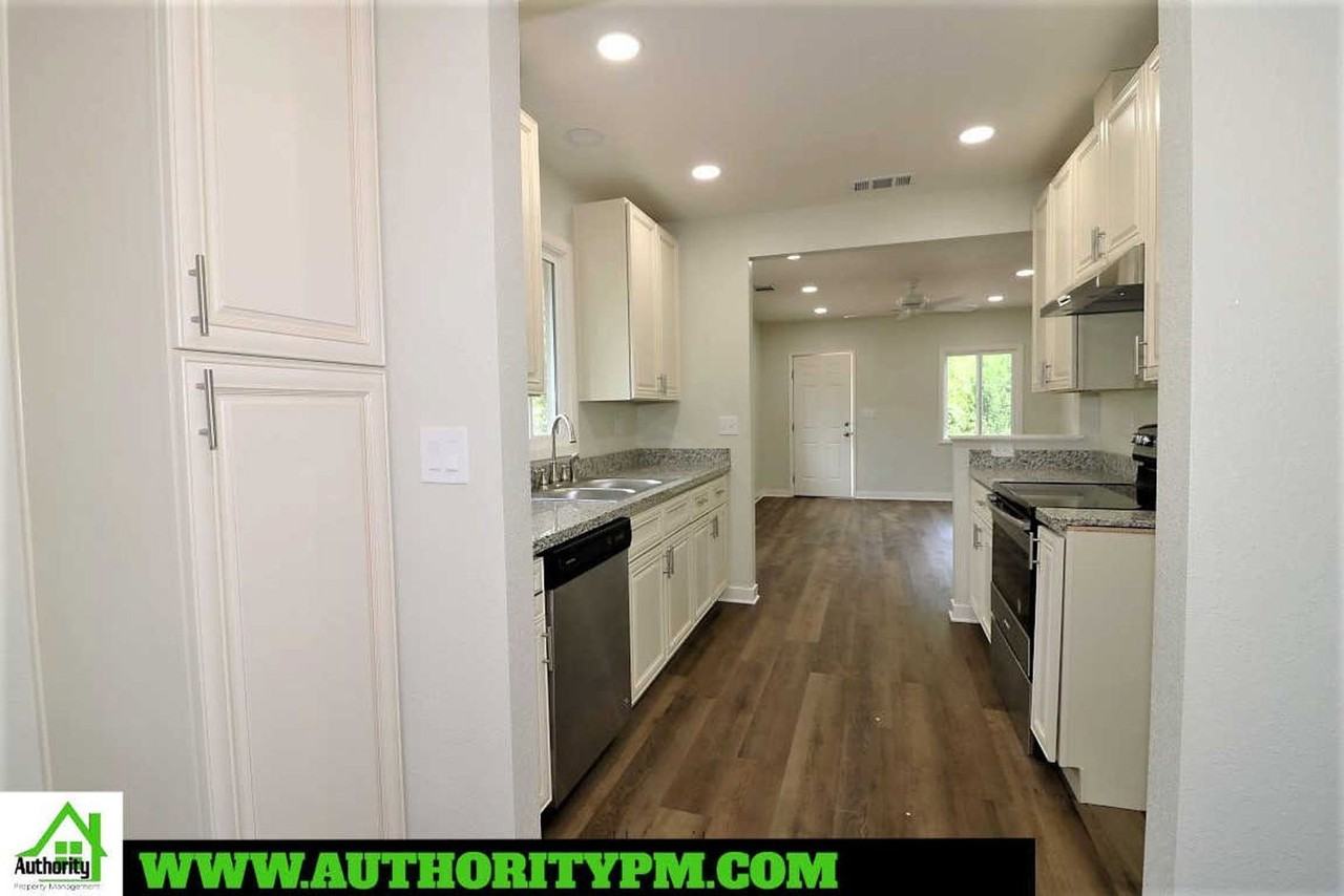 1907 Grace Ave #A - Photo 7 of 12