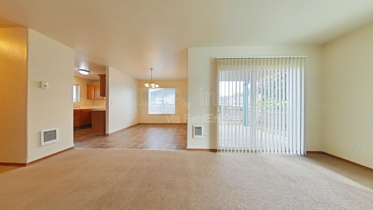 3149 Ne Powderhorn Pl - Photo 2 of 10
