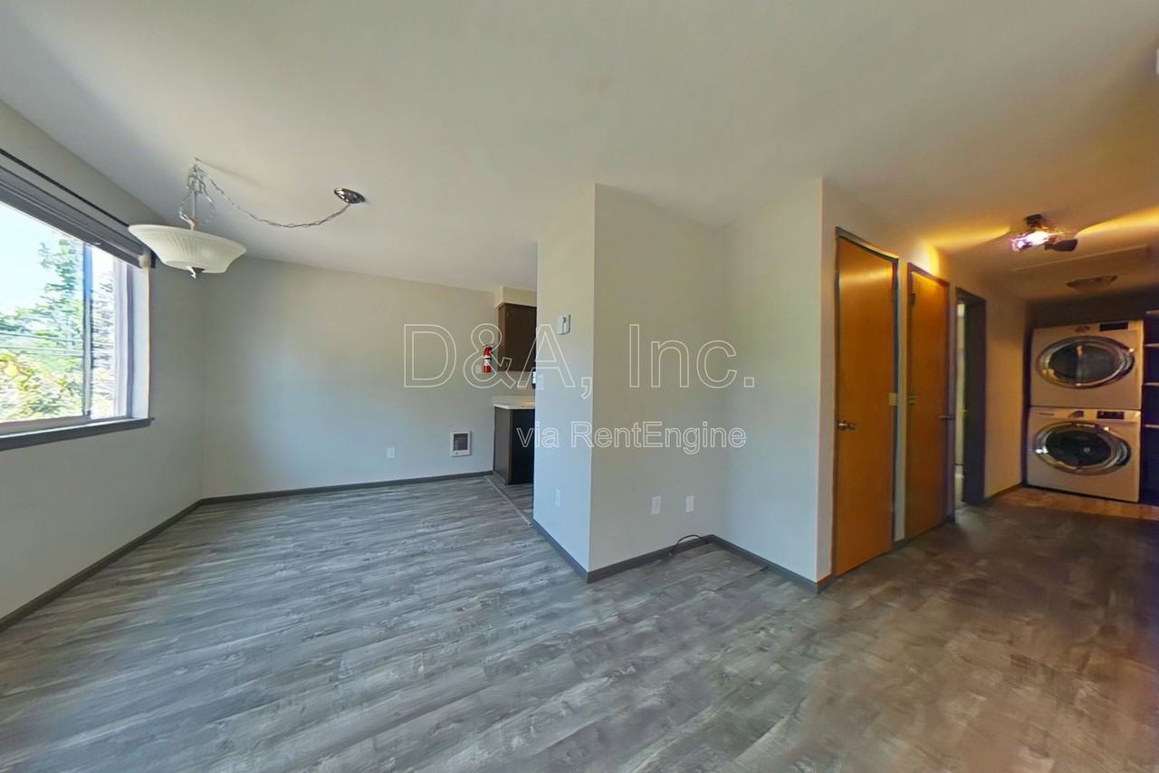 1637 Nw Kings Blvd - Photo 3 of 9
