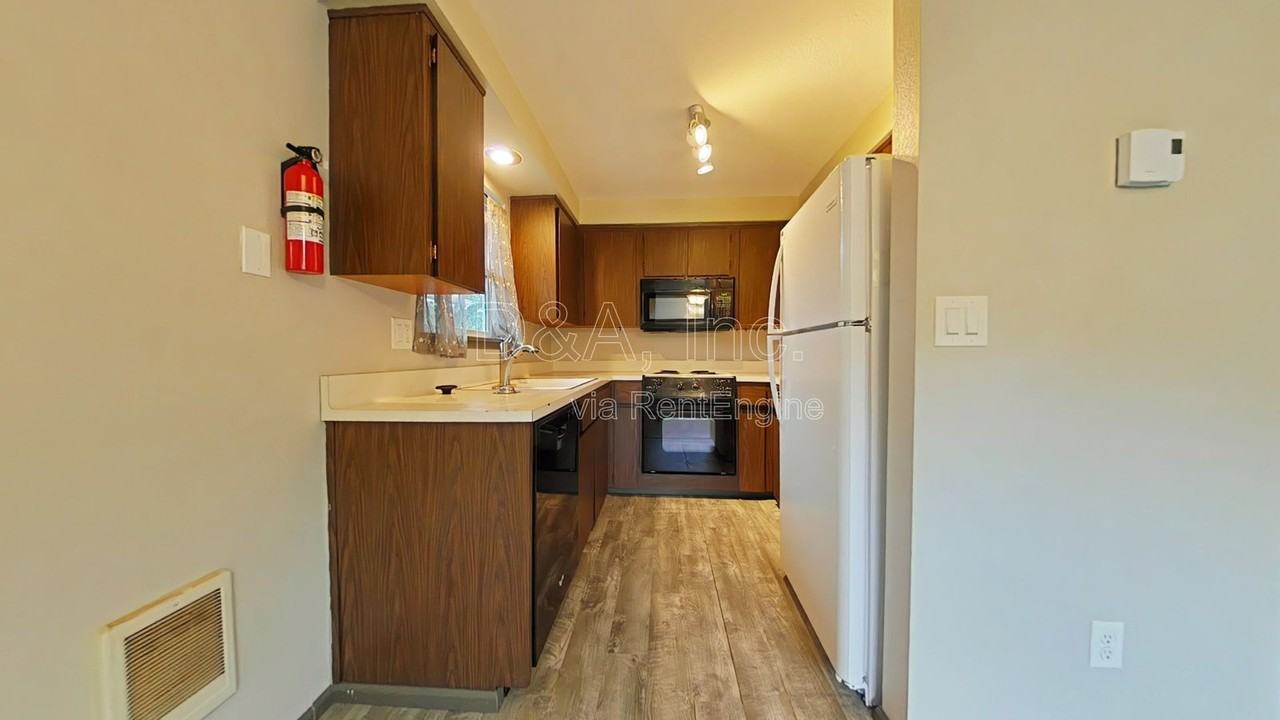 1637 Nw Kings Blvd - Photo 4 of 9