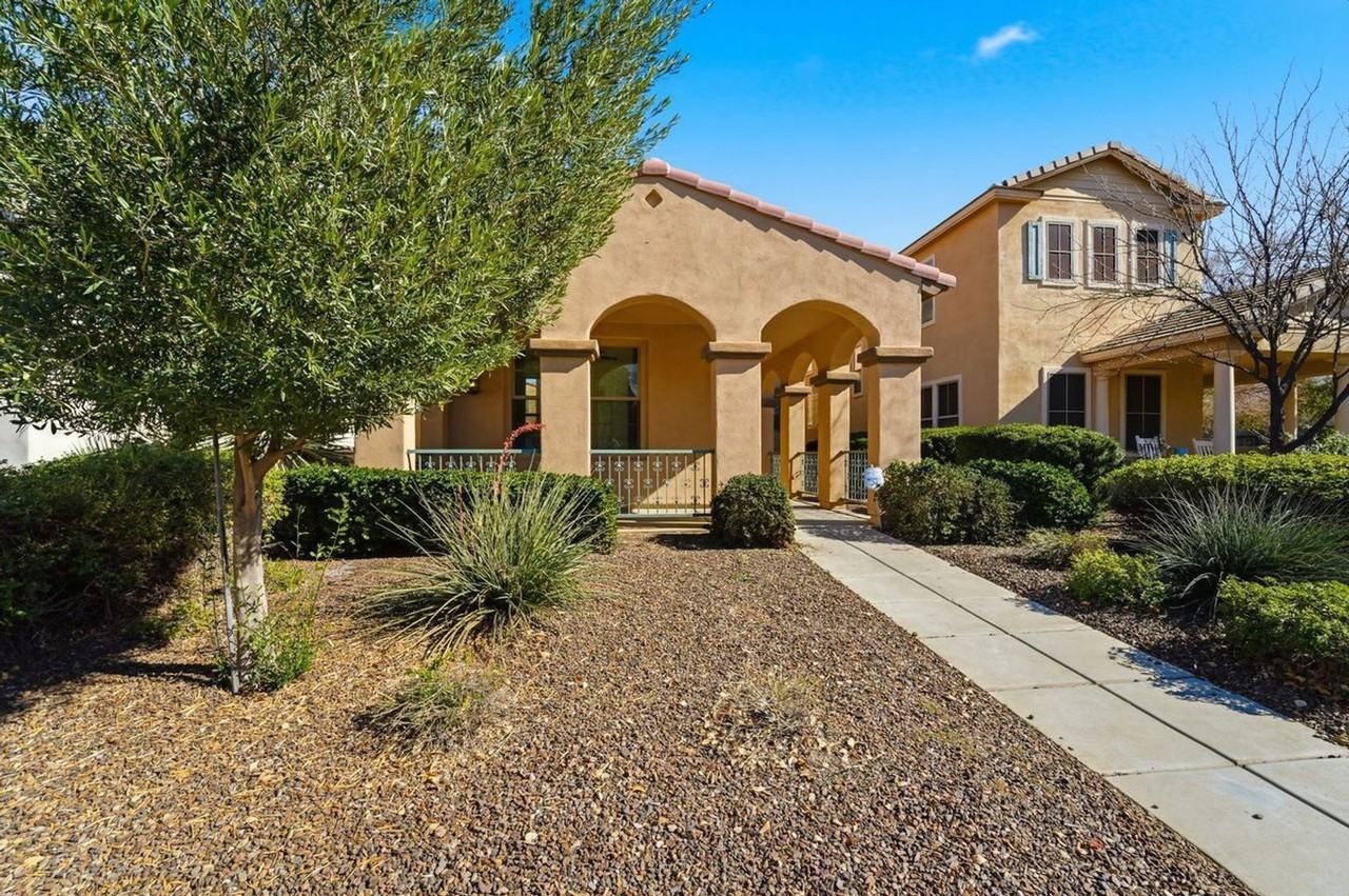 15391 W Dreyfus St - Photo 4 of 50