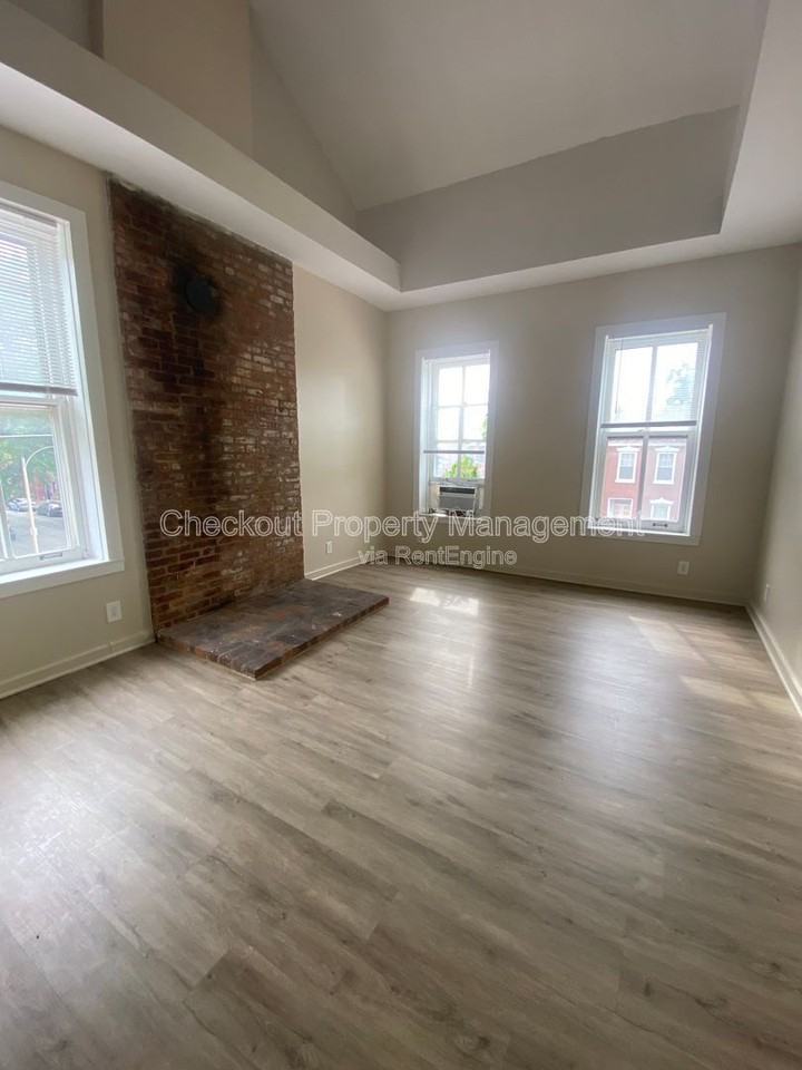 2301 S 11th St - Photo 3 of 12