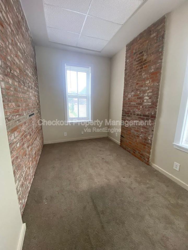 2301 S 11th St - Photo 5 of 12