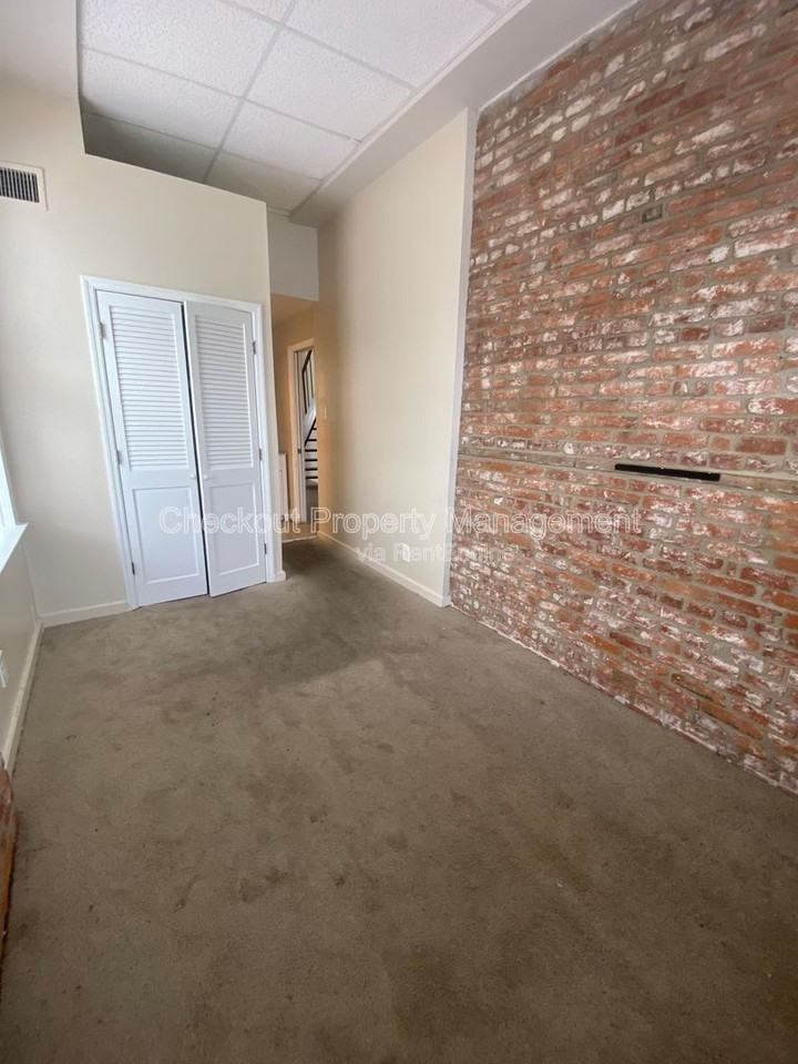2301 S 11th St - Photo 6 of 12