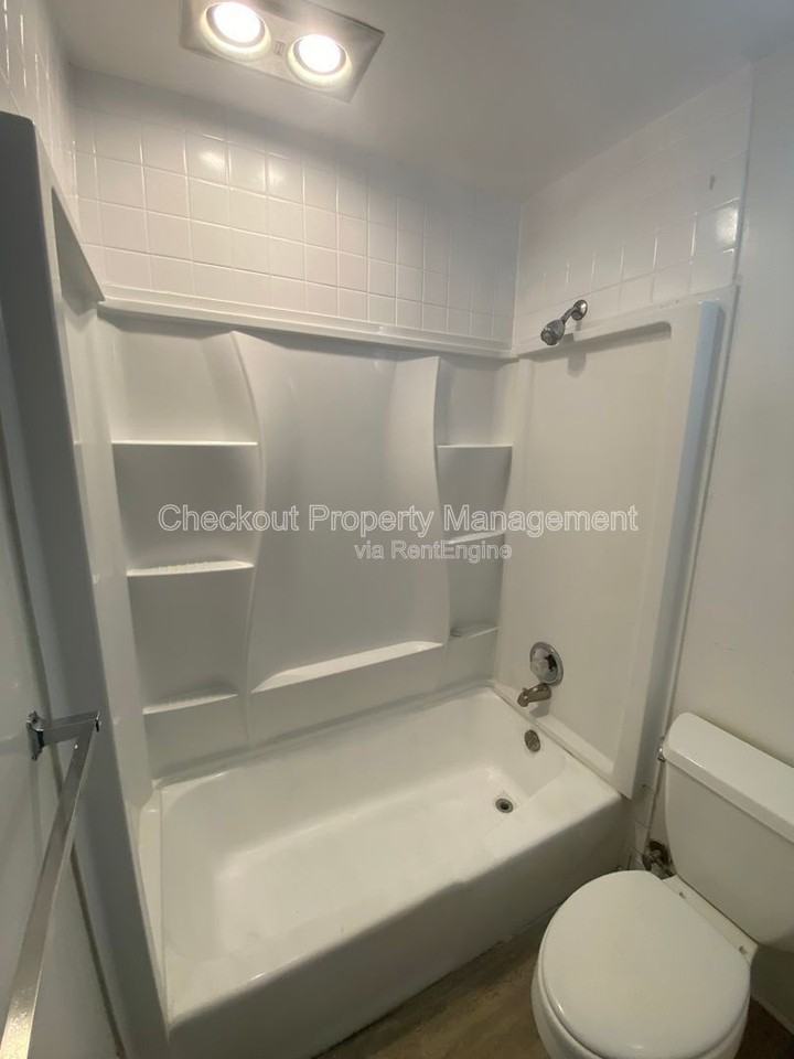 2301 S 11th St - Photo 7 of 12