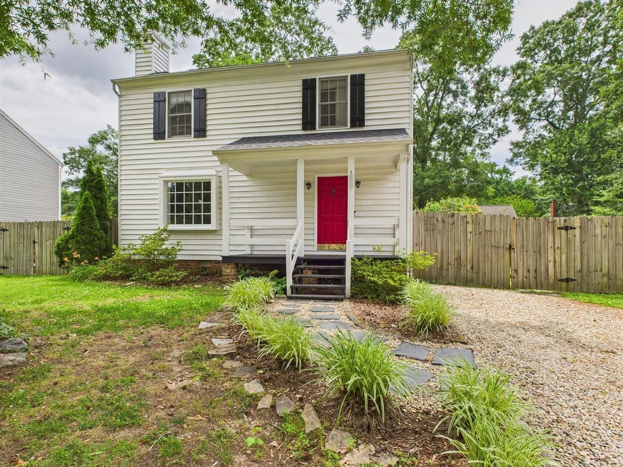 1917 Millsap Ln - Photo 2 of 28