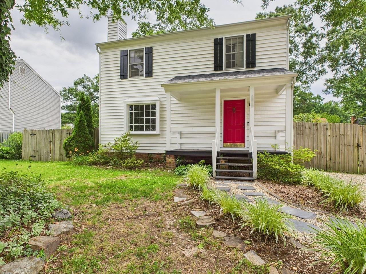 1917 Millsap Ln - Photo 3 of 28