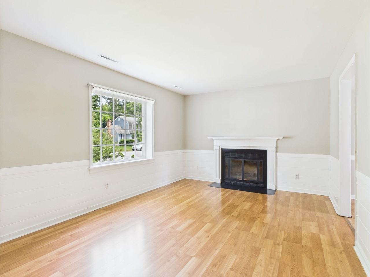 1917 Millsap Ln - Photo 7 of 28